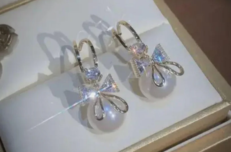 Perky Pearl Earrings