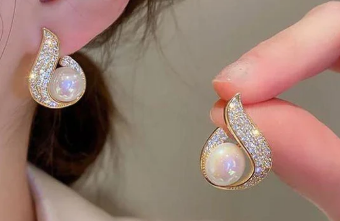 Shining Goldie Earrings