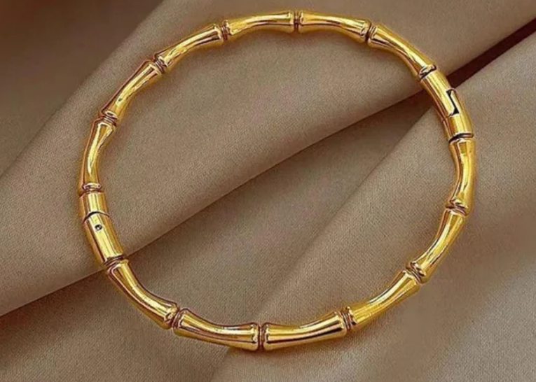 Elegant Gold Jewel Bracelet