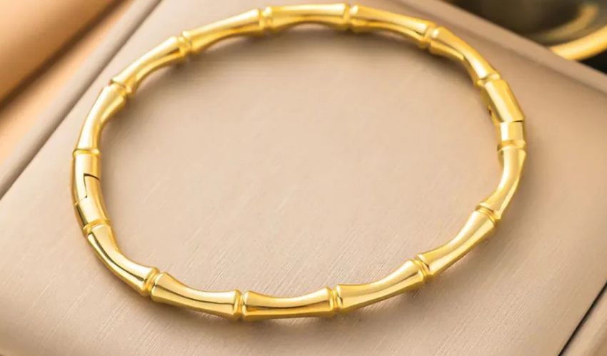 Elegant Gold Jewel Bracelet