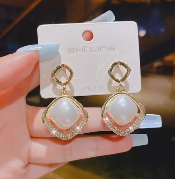 Bold Pearl Earrings