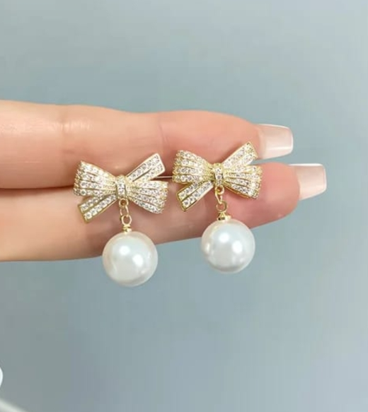 Dangling Pearl Earrings