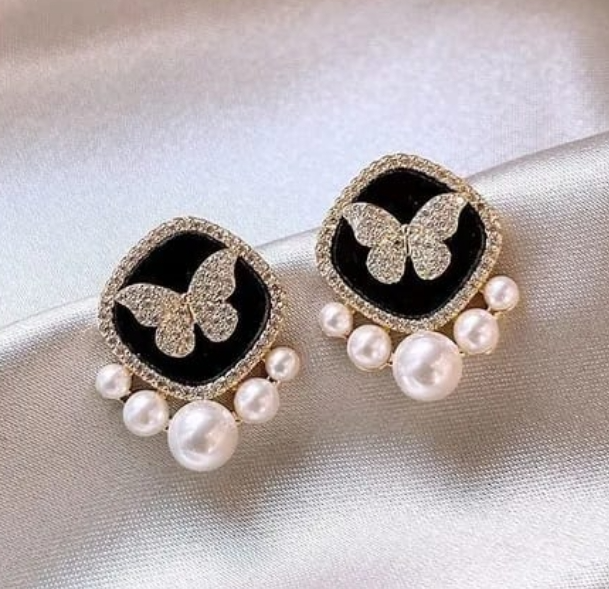 Everyday Pearl Earrings