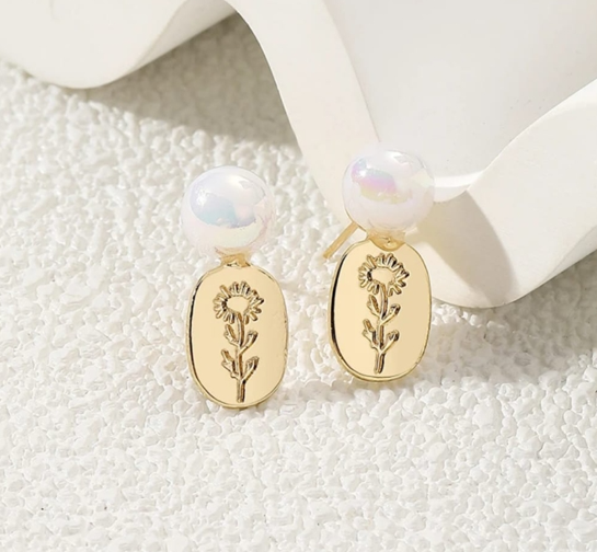 Divine Pearl Earrings