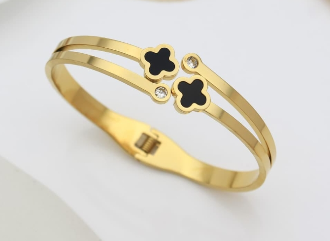 Twisted Clover Bracelet
