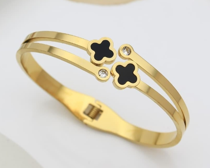 Twisted Clover Bracelet