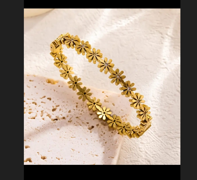 Delicate Gold Flower Bracelet