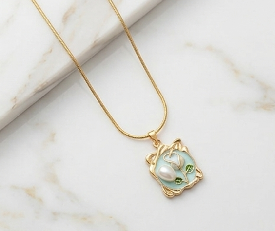 Delicate Pearl Necklace
