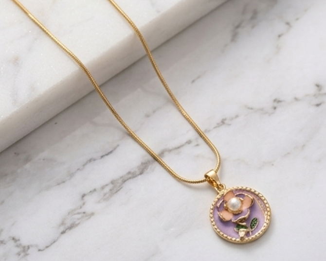 Delicate Daisy Necklace