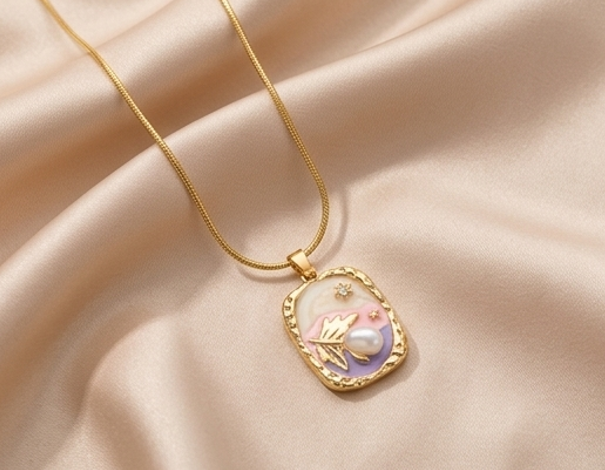Glowing Pearl Necklace