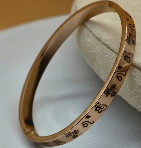 Delicate Glow Bracelet